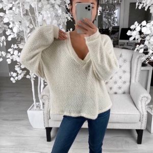 ekattire Sweaters - Soft Cream Sweater ekattire Sweaters - Soft Cream Sweater